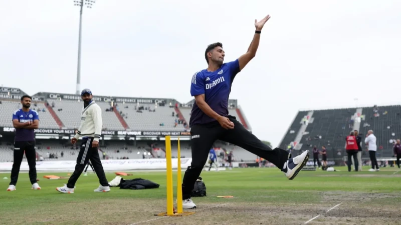 England opt to bowl; India debut Kamboj in three changes England opt to bowl; India debut Kamboj in three changes